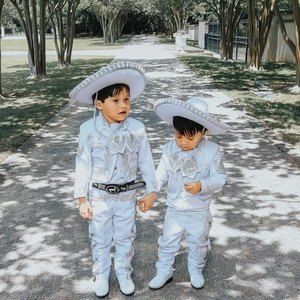 Meet your Posher, Adriana beatriz